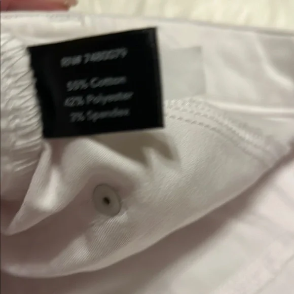 BOSTON PROPER SIZE 8 White Jeans with Blue Floral Embroidery 3 D Embellishments - Picture 3 of 4